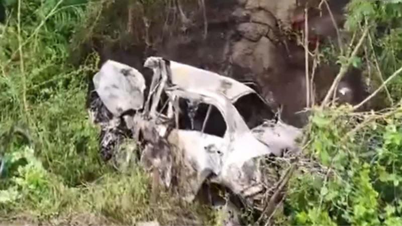 Gujarat Car Accident: गुजरात में दर्दनाक सड़क हादसा: दो कारों की टक्कर के बाद लगी आग, 10 महीने की बच्ची समेत 8 लोग जिंदा जले