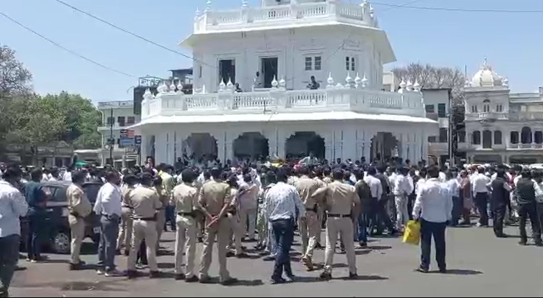Lawyer and police face to face in Ujjain, fierce commotion