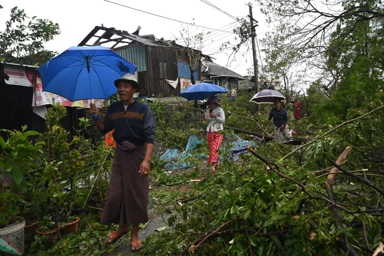 Cyclone Mocha: चक्रवात मोचा ने म्यांमार में मचाई तबाही, तस्वीरें देख दहल जाएगा दिल  