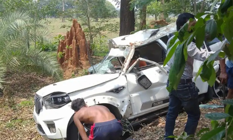 भीषण सड़क हादसा; टायर फटने से अनियंत्रित हुई स्कार्पियो पेड़ से टकराई, तीन महिलाओं की मौत 