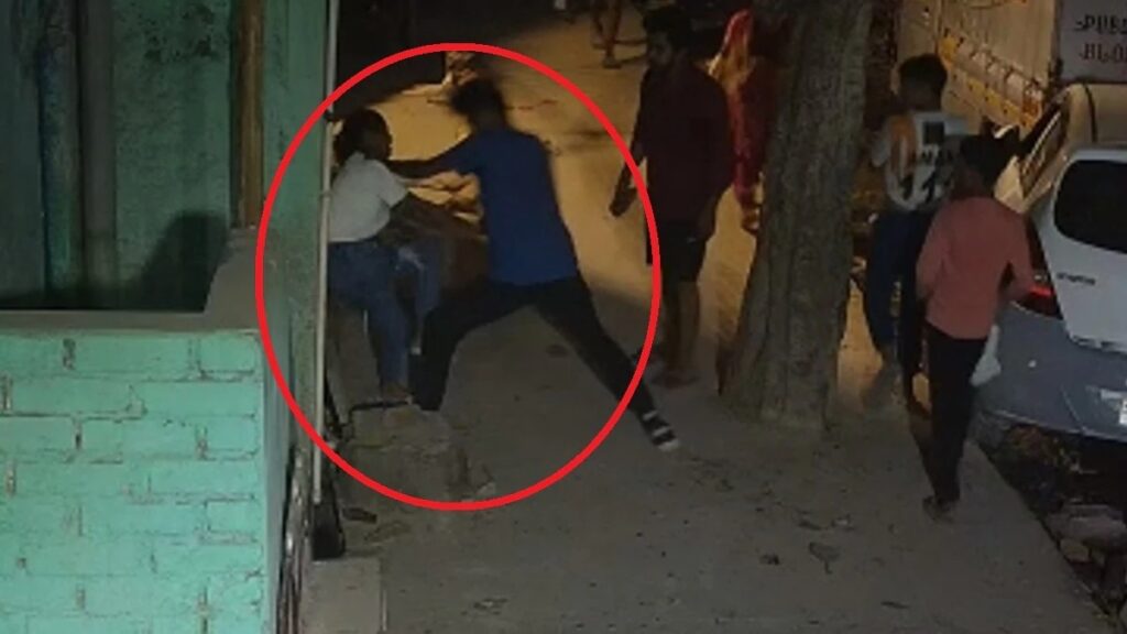 Delhi में दिल दहला देने वाला मर्डर, लड़के ने 16 वर्षीय लड़की को 40 बार चाकू मारा, हुई मौत  