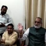 भाजपा कैबिनेट मंत्री के सामने सामाजिक कार्यकर्त्ता ने किया कमलनाथ सरकार की योजनाओ का गुणगान