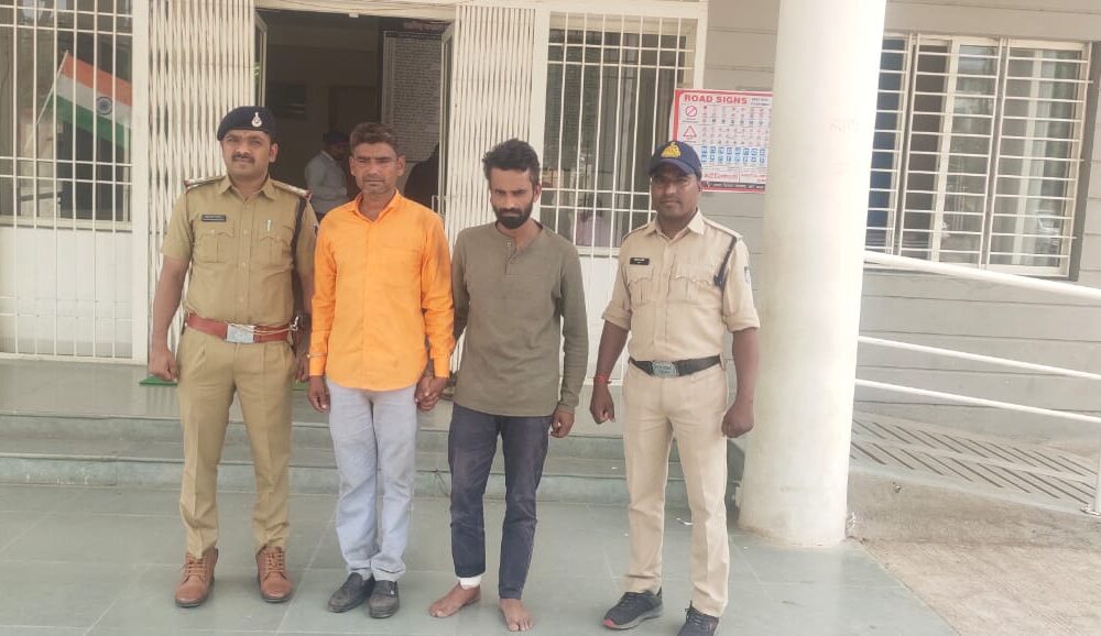 इंदौर जा रहा गांजा पकडाया, सिंघाना के निकट पिपली फाटे पर दो गिरफ्तार, 3 किलो गांजा बरामद 