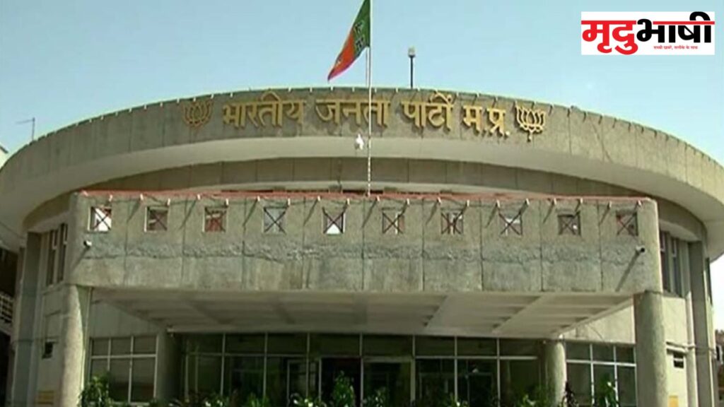 बीजेपी कार्यालय पहुंचे CM शिवराज सिंह चौहान
