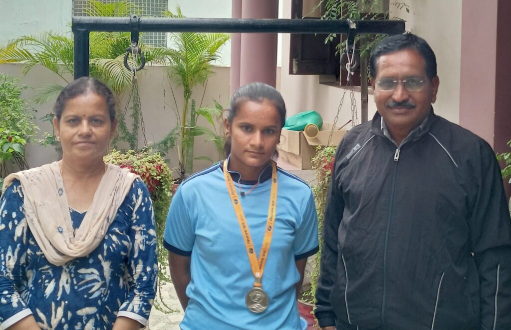 शासकीय कन्या उ.मा.वि. बड़वाह की छात्रा कु. सोनिया वर्मा 67 वी राज्य स्तरीय शालेय खेलकूद कबड्डी स्पर्धा हेतु चयनित
