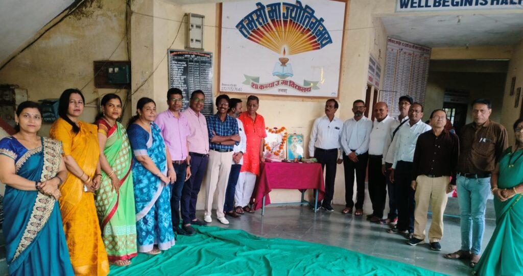 लायंस क्लब सनावद द्वारा शिक्षक दिवस सम्मान समारोह में शिक्षकों का सम्मान
